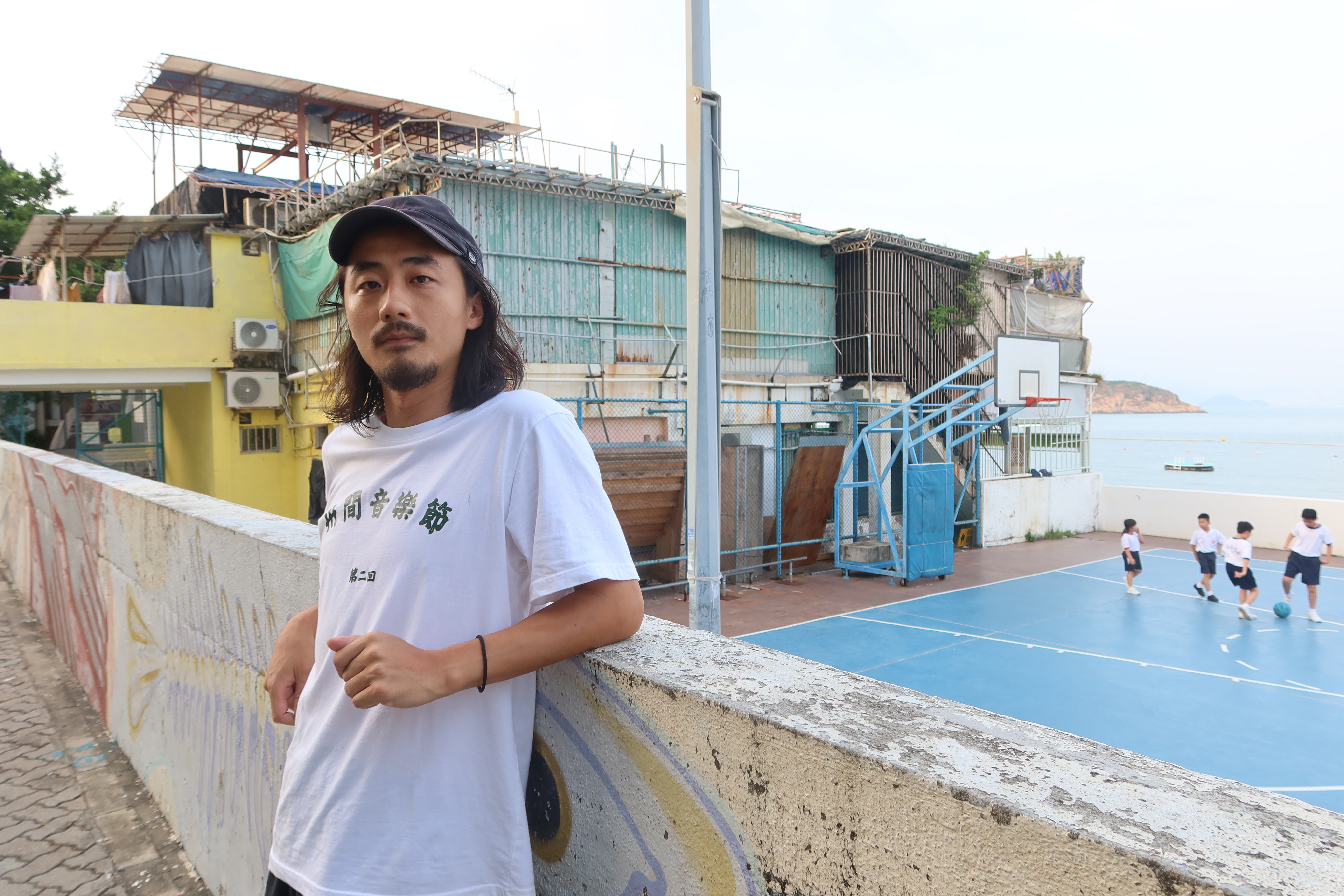 專訪｜在沙灘、酒吧、文具店播電影　獨立導演的堅持：生如野草更頑強